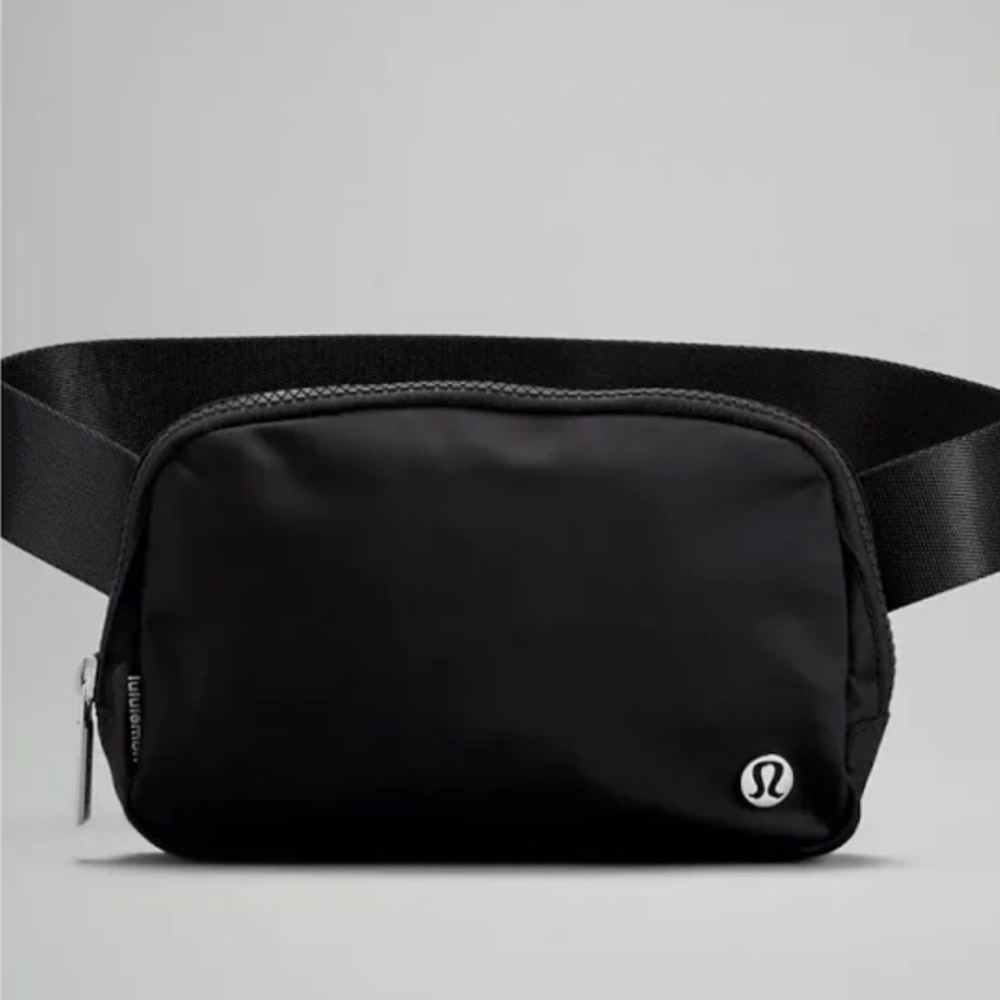 Lululemon Everywhere Belt Bag Black